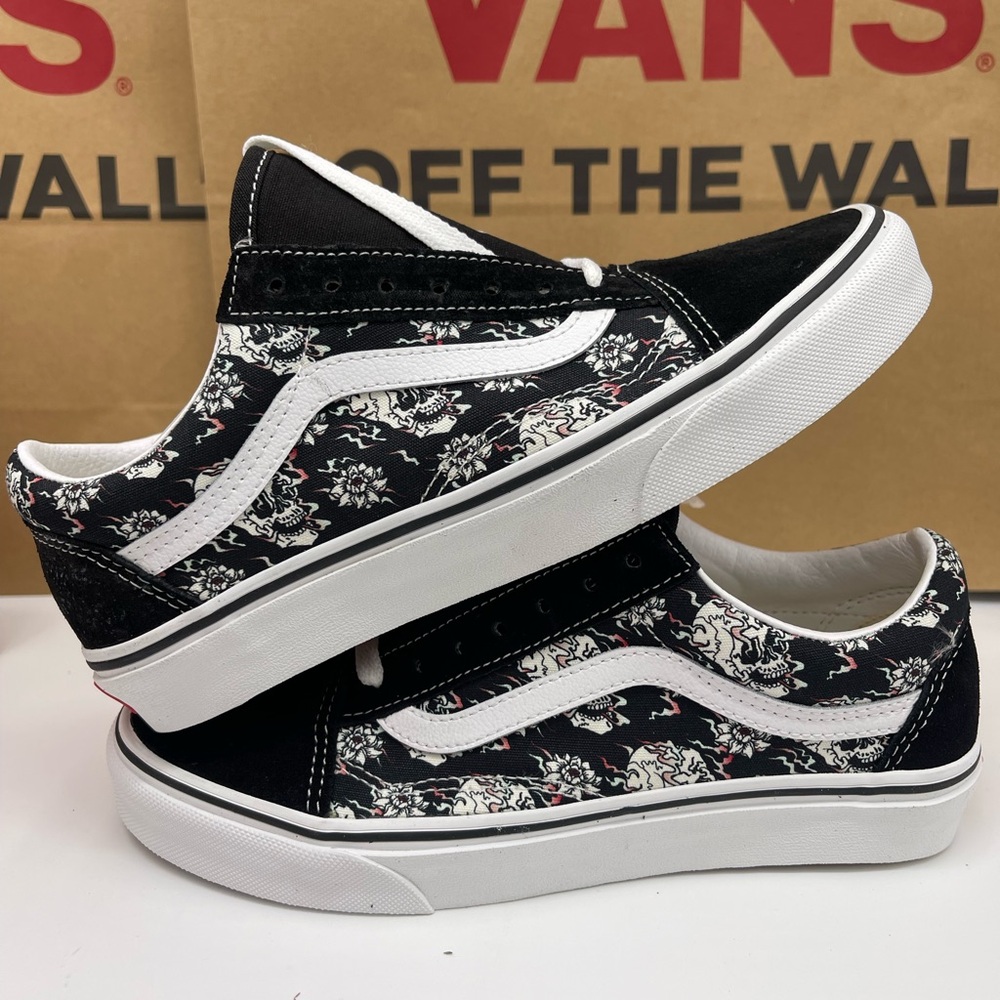Vans WMNS Old Skool (Flash Skulls)Multi/True White Sneakers
VN0A38G118C - Picture 15 of 16
